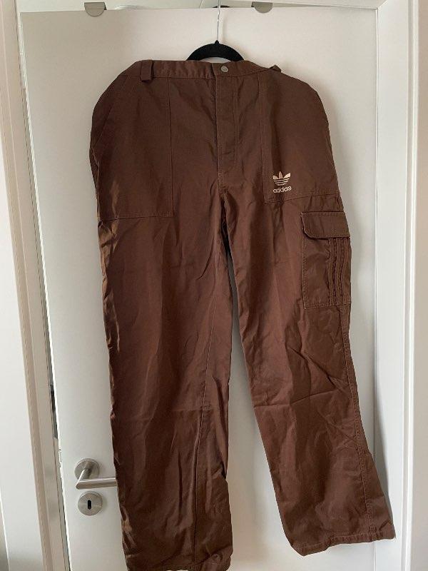 Brúnar adidas buxur