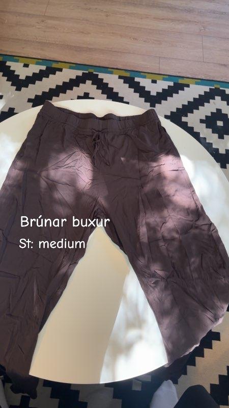 Brúnar buxur