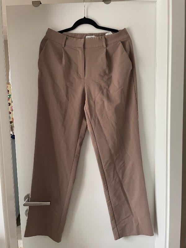Brúnar buxur na-kd