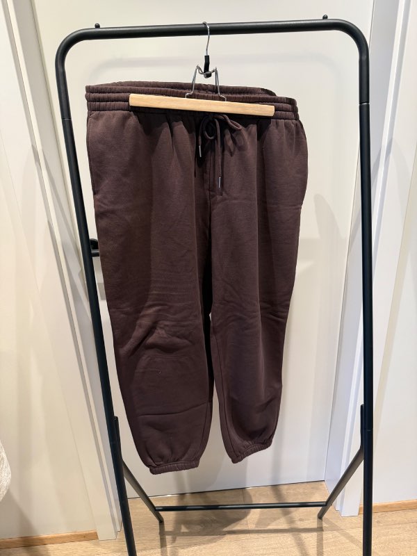 Brúnar jogging buxur
