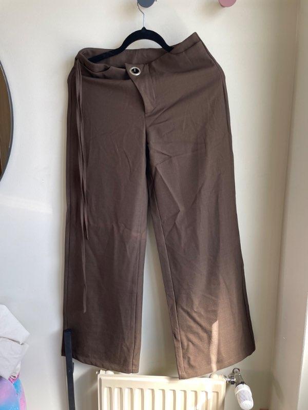 Brúnar trousers