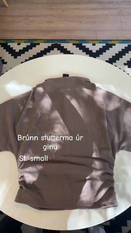 Brúnn stutterma gina tricot