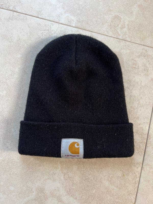 Carhartt svört húfa