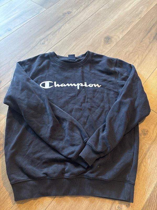 Champion svört peysa
