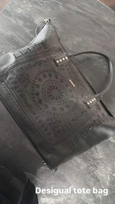 Desigual tote taska svört