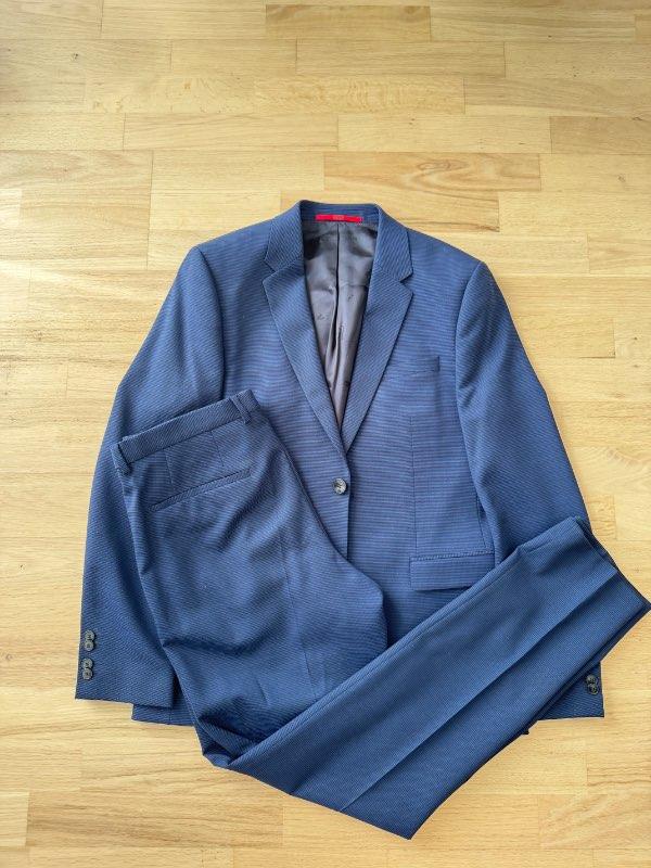 Dökkblá Hugo Boss jakkaföt m vesti