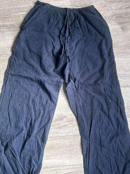 Dökkbláar Gina Tricot hör buxur