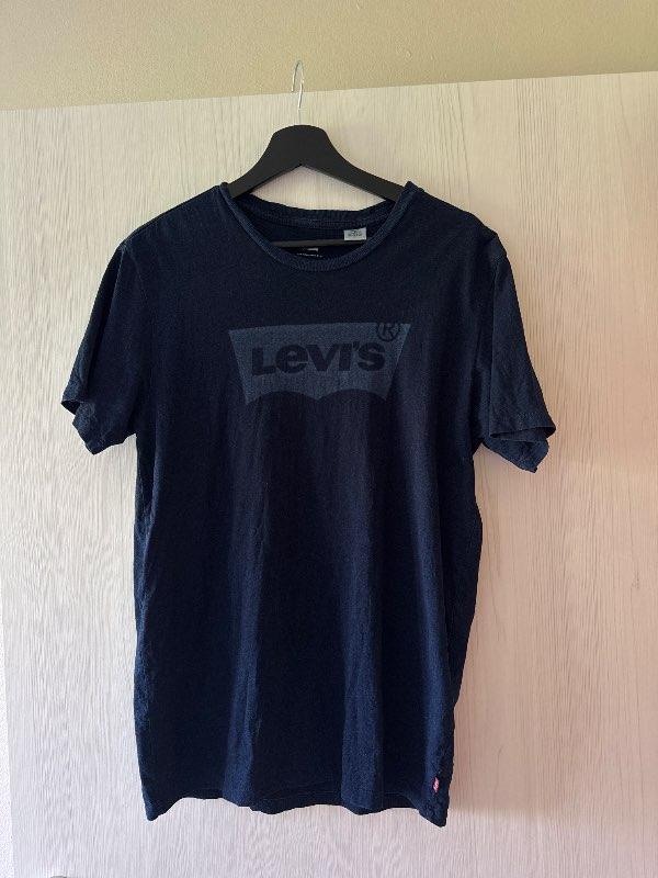 Dökkblár Levis bolur