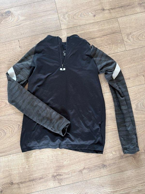 Dry fit svört með hvítu