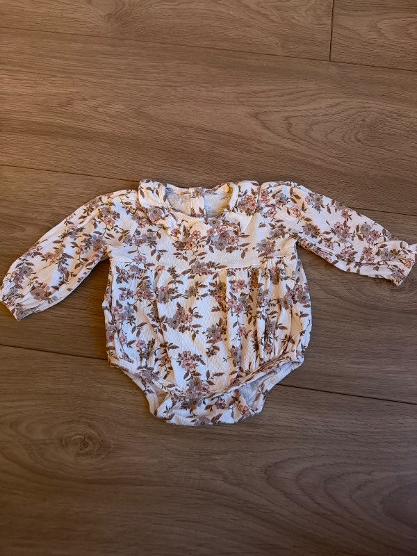 Enfant samfella blóma