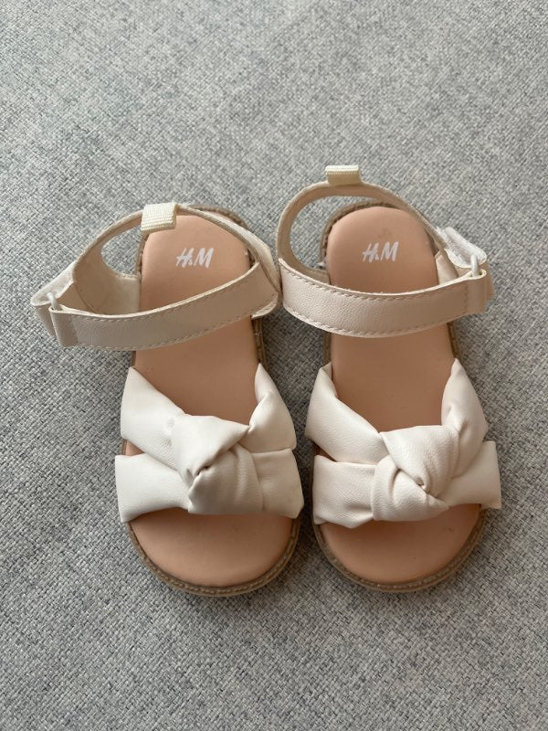 H&M sandalar