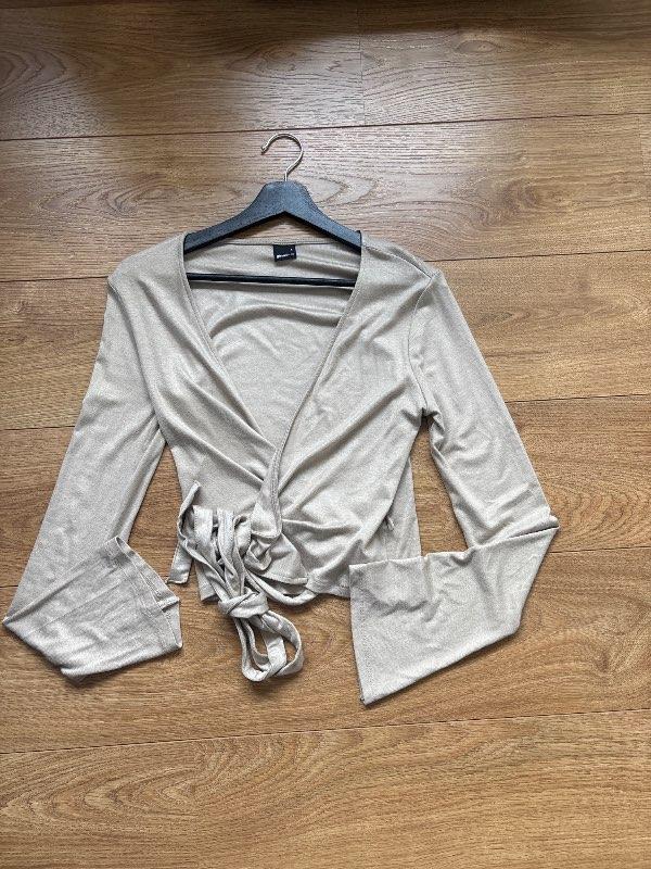 Gina tricot wrapped peysa