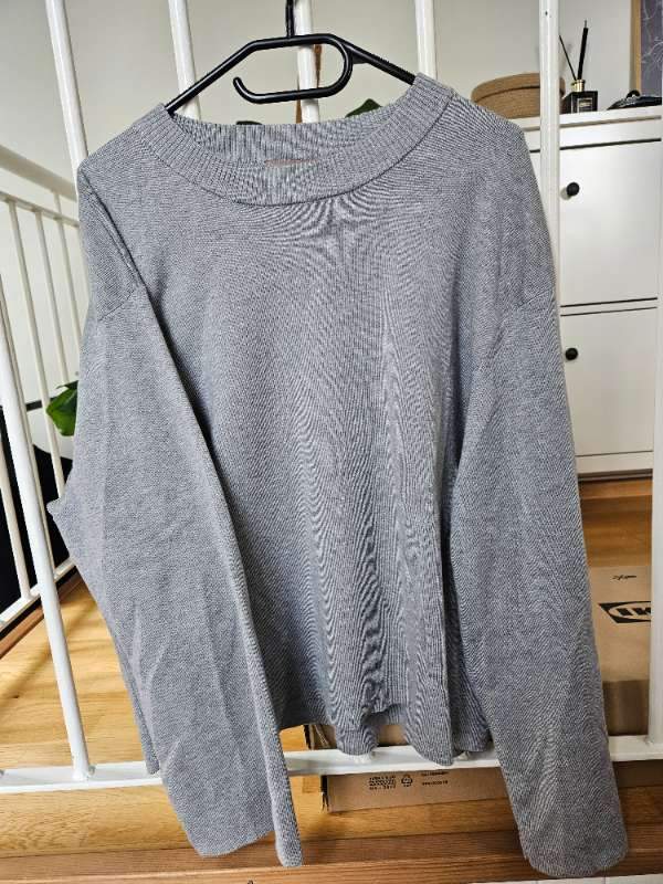 Grá h&m peysa