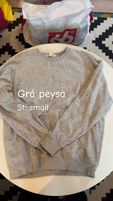 Grá peysa
