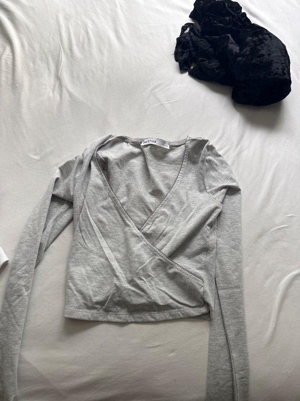 Grá peysa Bershka