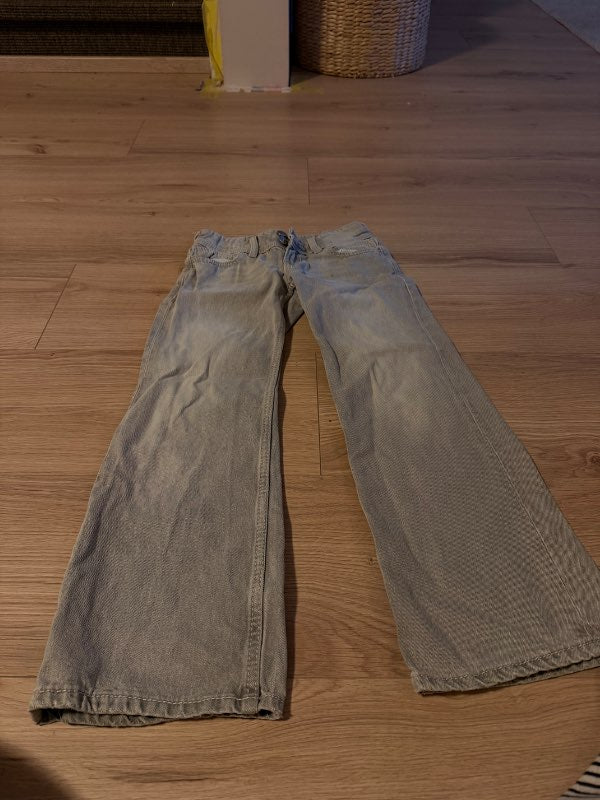 Gráar buxur Gina Tricot