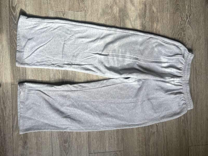 Gráar joggingbuxur