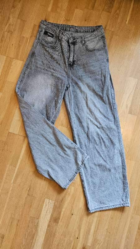 Gráar loose gallabuxur