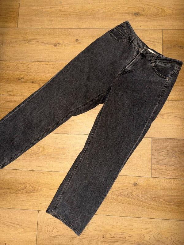 Gráar straight leg buxur