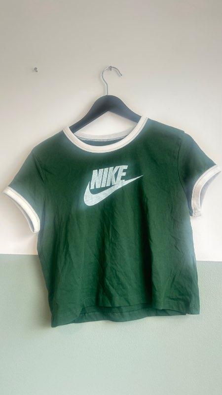 Græn nike bolur