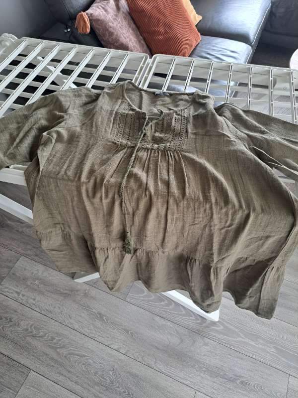 Grænn kjòll
