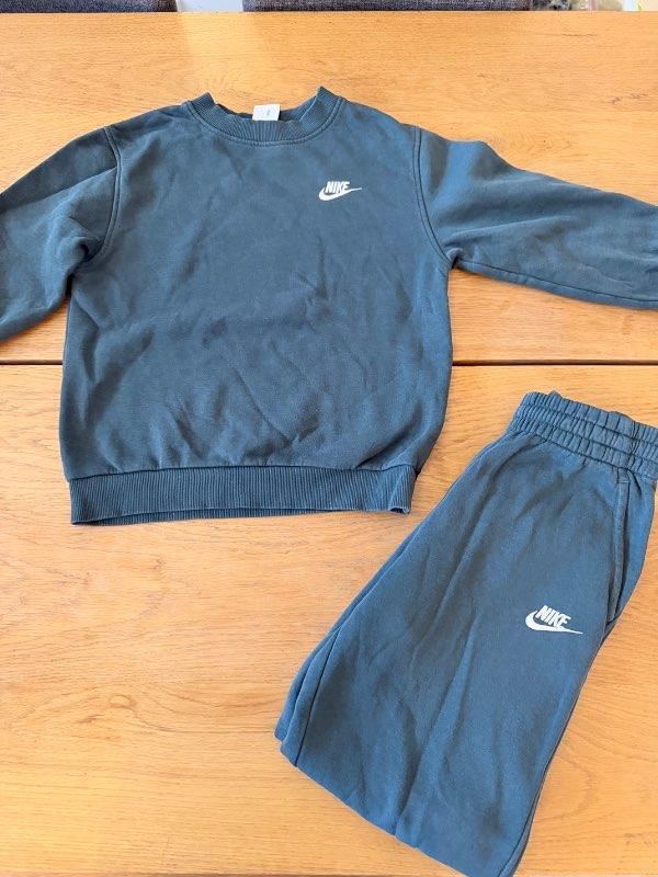 Grænn nike galli