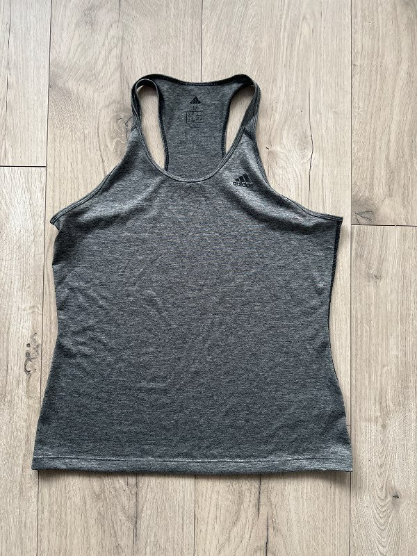 Grár Adidas íþróttabolur