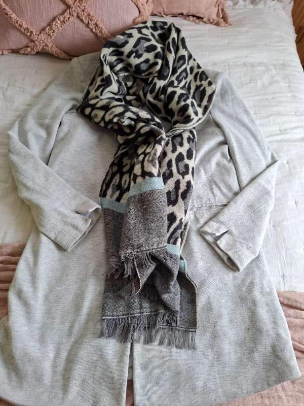 Grár vera moda jakki og trefill