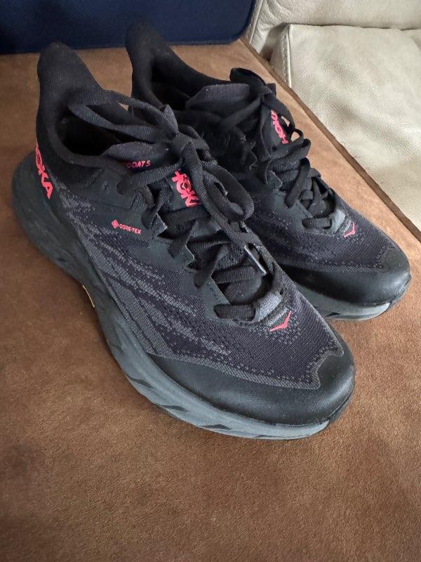HOKA GORE-TEX
