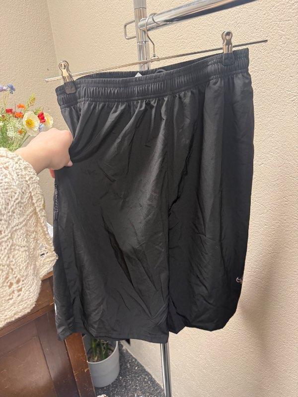 HYBRD stuttbuxur