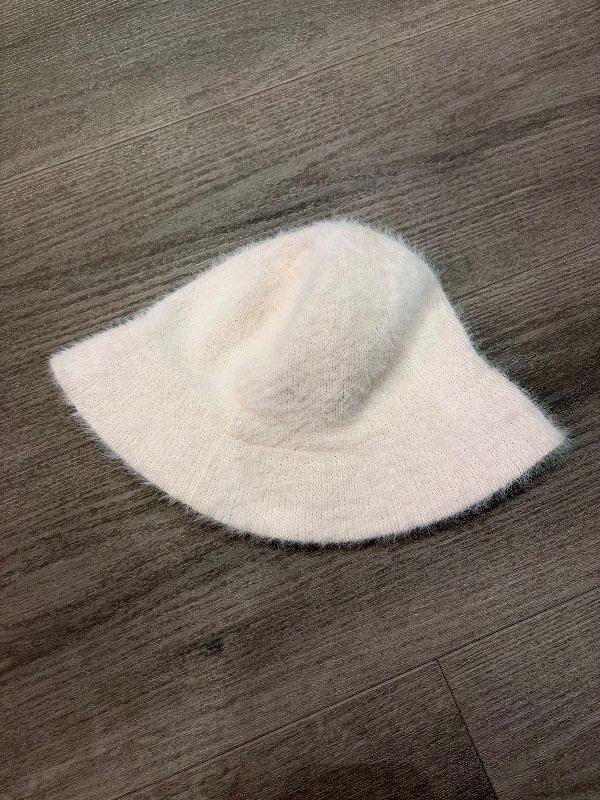 H&M bleikur bucket hattur