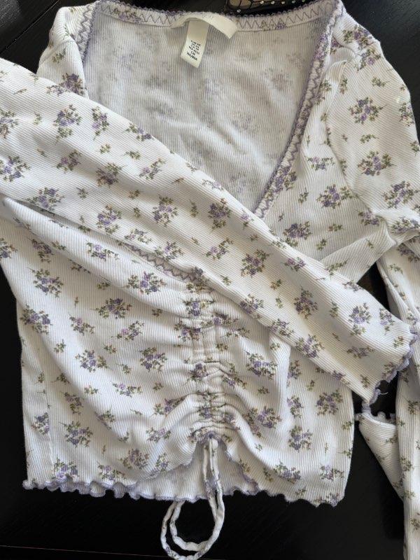 H&M blómapeysa