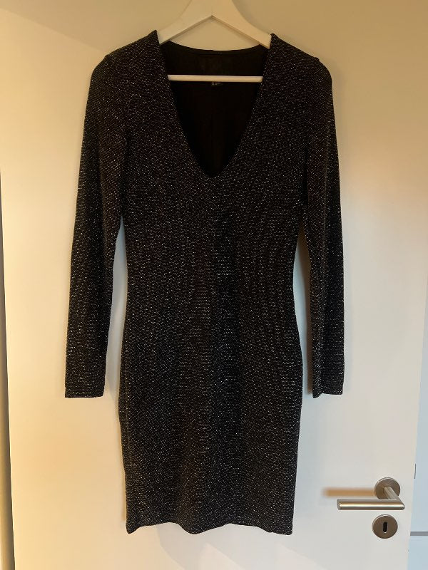 H&M glimmerkjóll