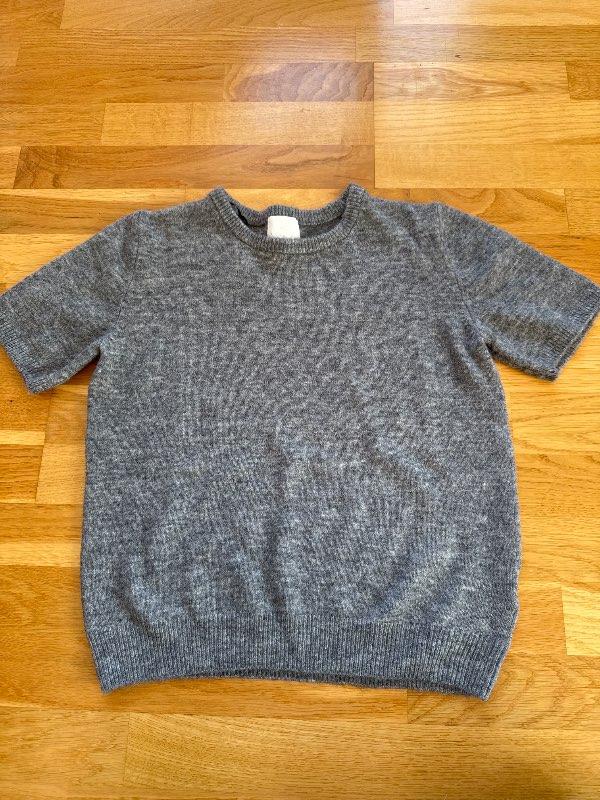 H&M grá peysa (D)