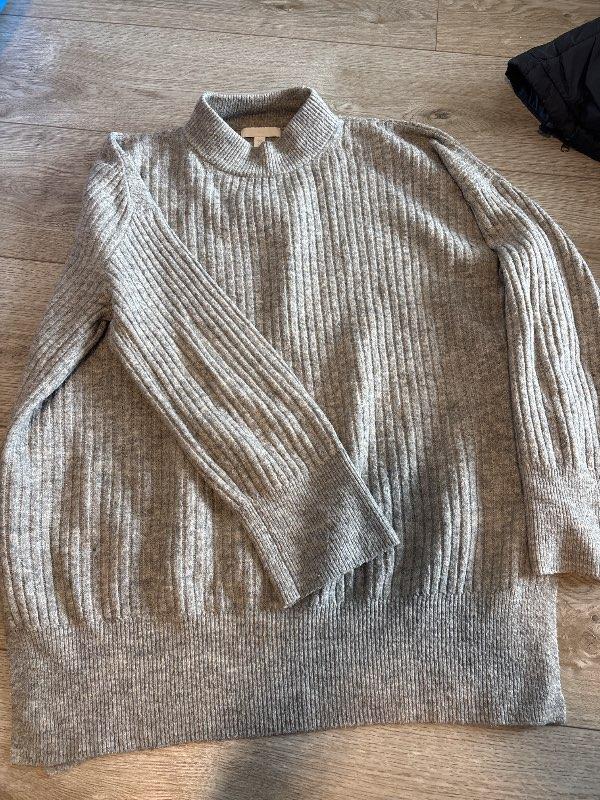 H&M peysa grá
