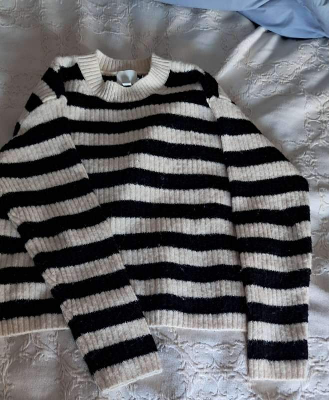 H&M peysa röndótt