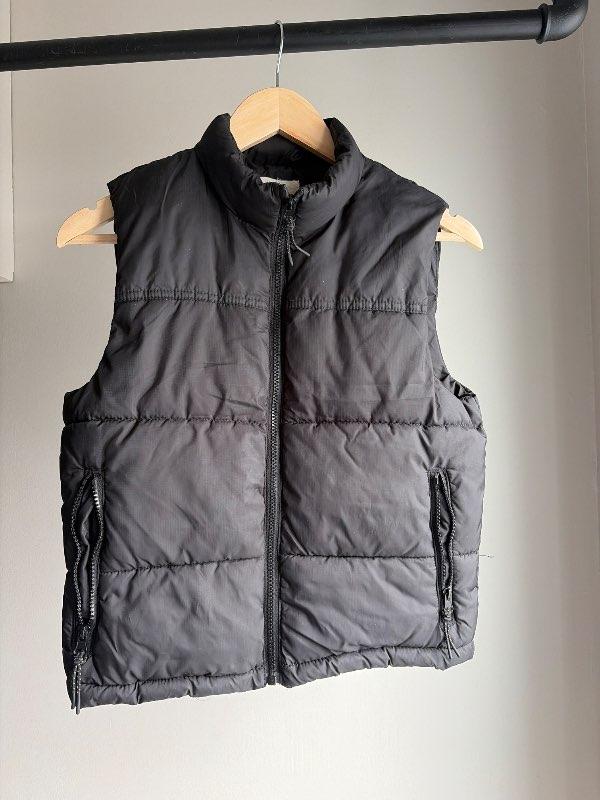 H&M vesti