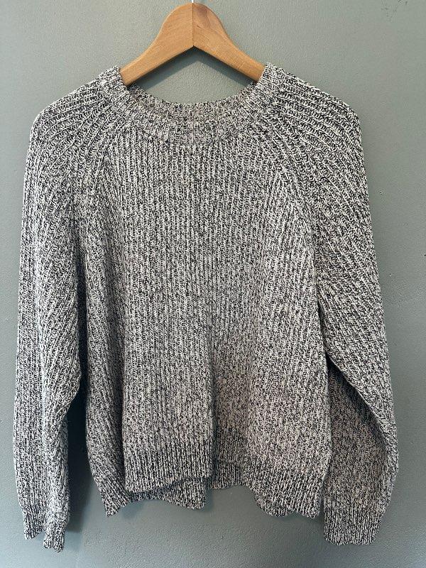 H&M yrjótt peysa