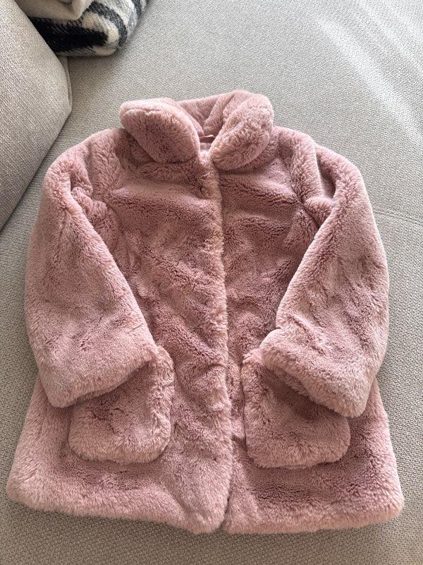 H&m pels bleikur