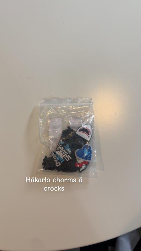 Hákarla charms á crocks