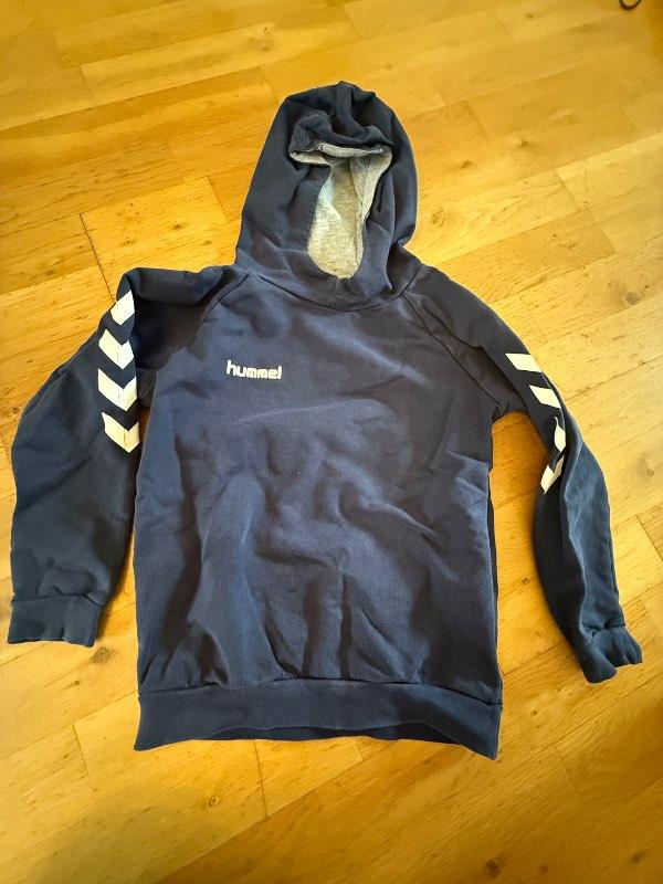 Hummel dökkblá peysa