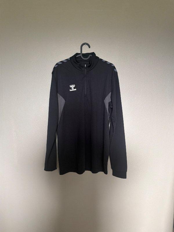 Hummel peysa