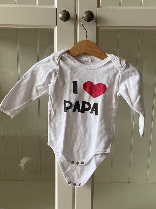 Hvít I<3PAPA langermasamfella