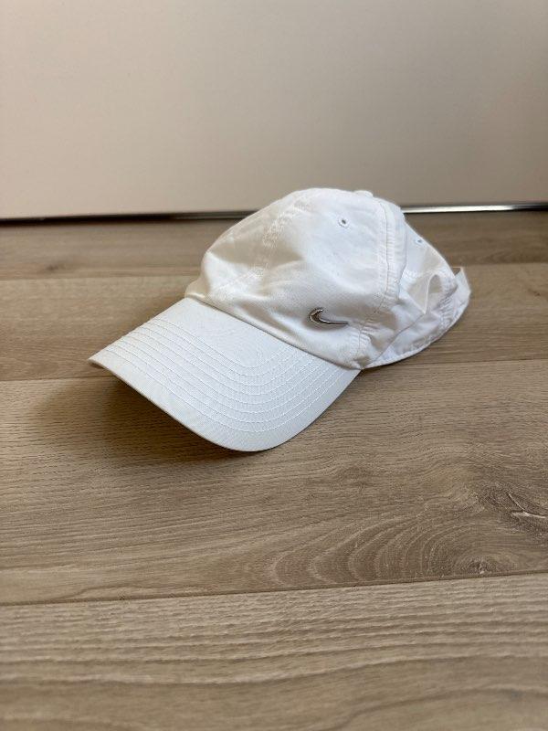 Hvít Nike derhúfa