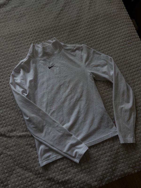 Hvít Nike peysa
