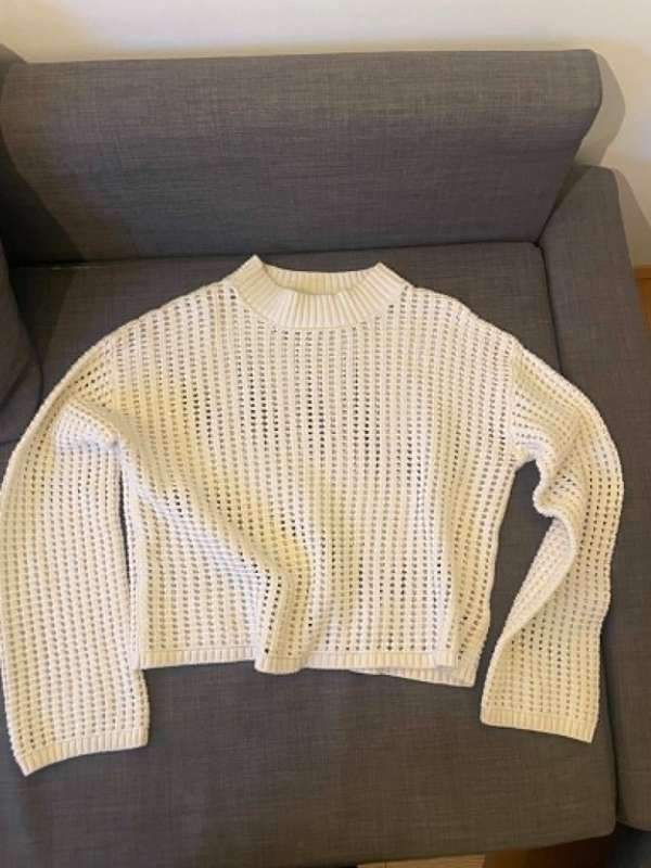 Hvít seethrough peysa