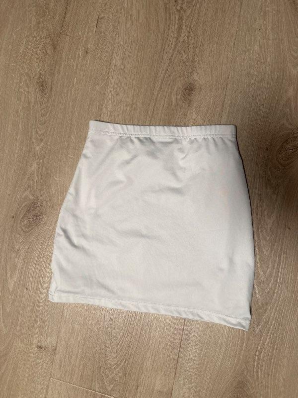 Hvítt minipils