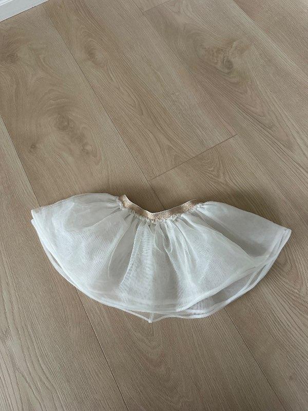 Hvítt pils með gull rönd
