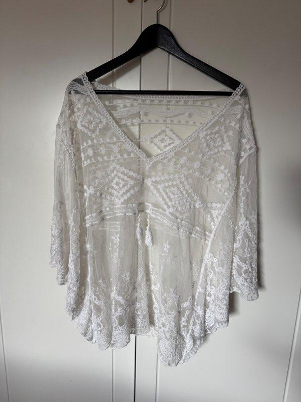 Hvítt poncho