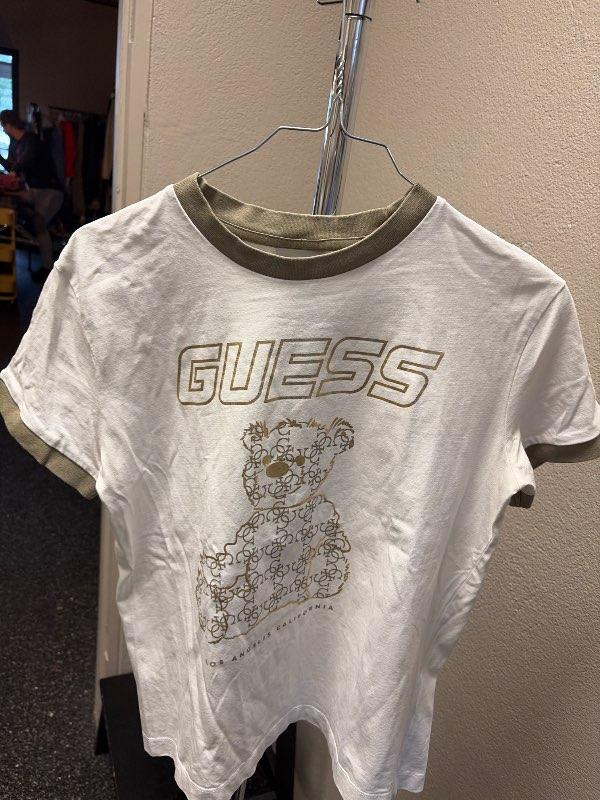 Hvítur Guess bolur